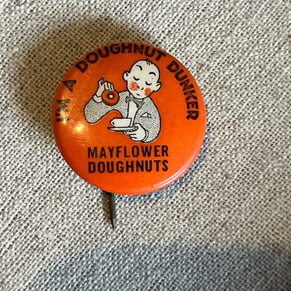 1940s MAYFLOWER DONUTS I'M A DOUGHNUT DUNKER 7/8" Celluloid Pinback